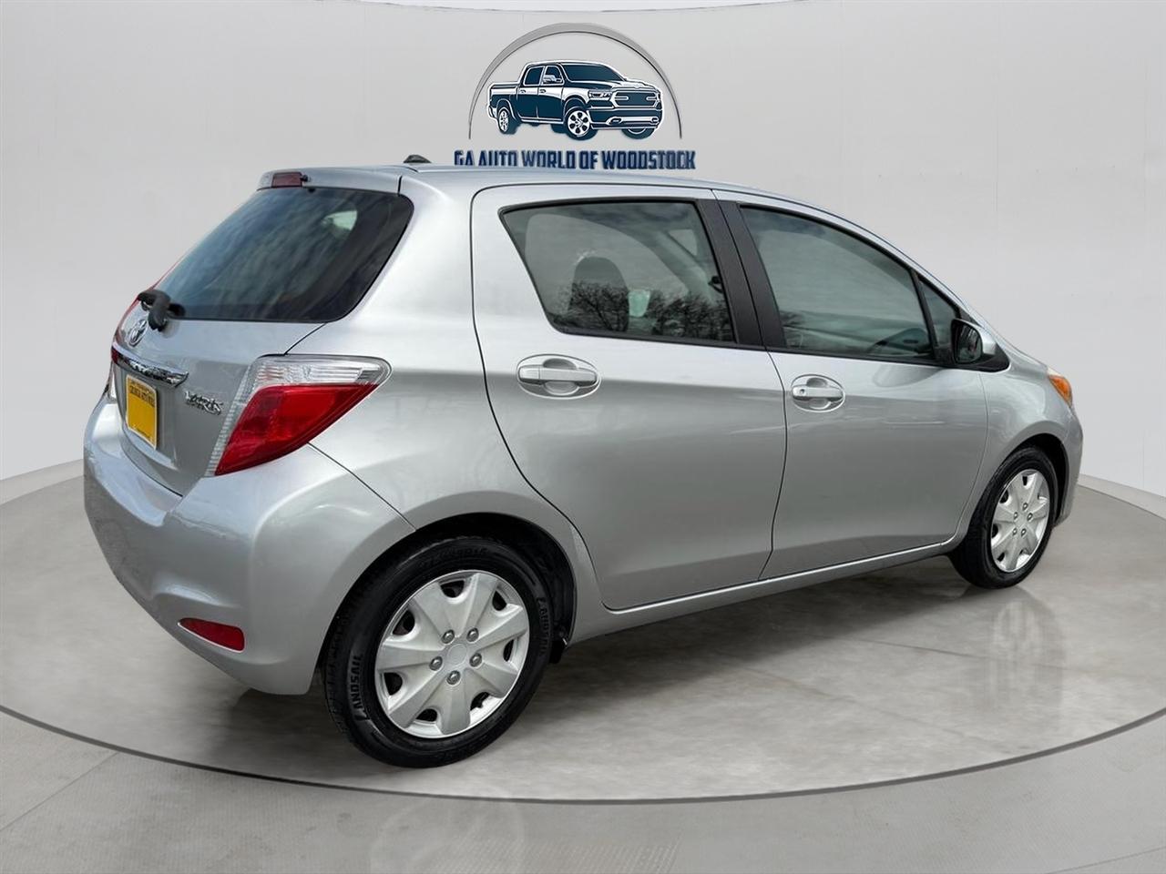 Toyota Yaris Base 4D Hatchback 2012
