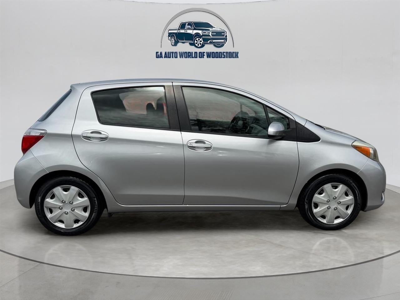 Toyota Yaris Base 4D Hatchback 2012