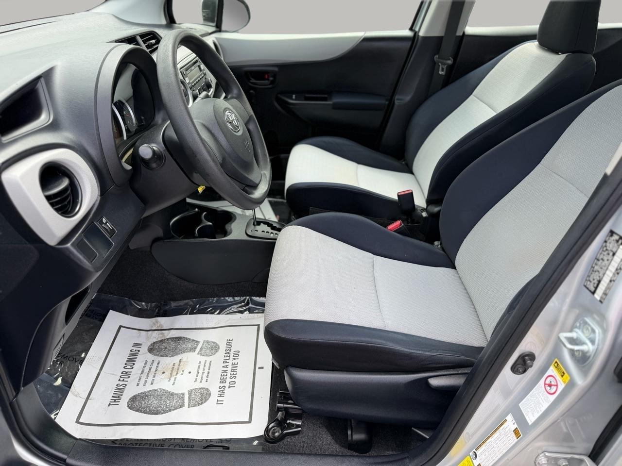 Toyota Yaris Base 4D Hatchback 2012