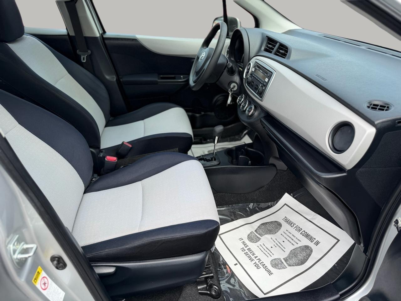 Toyota Yaris Base 4D Hatchback 2012