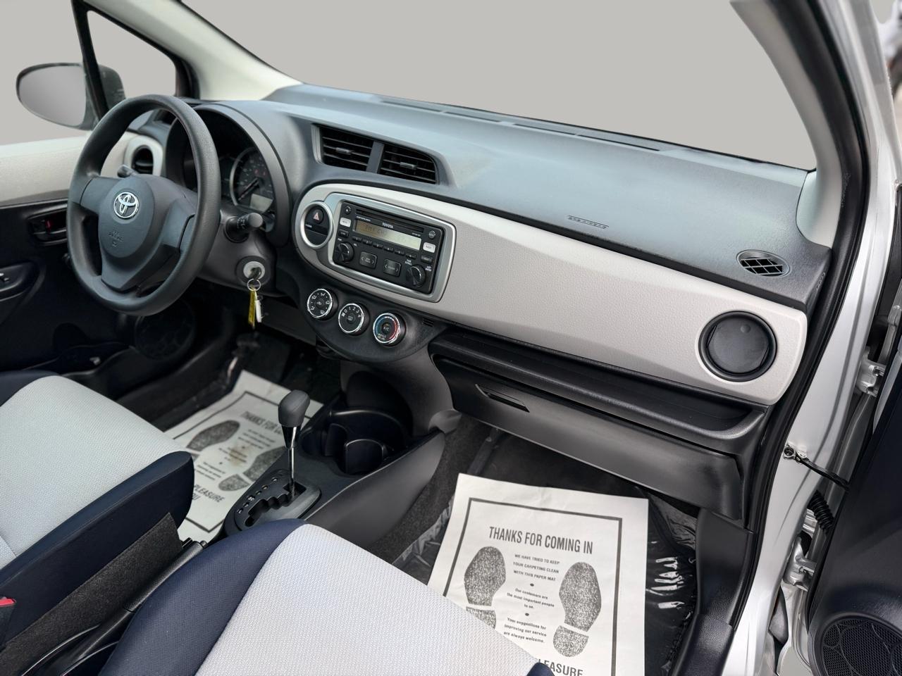 Toyota Yaris Base 4D Hatchback 2012