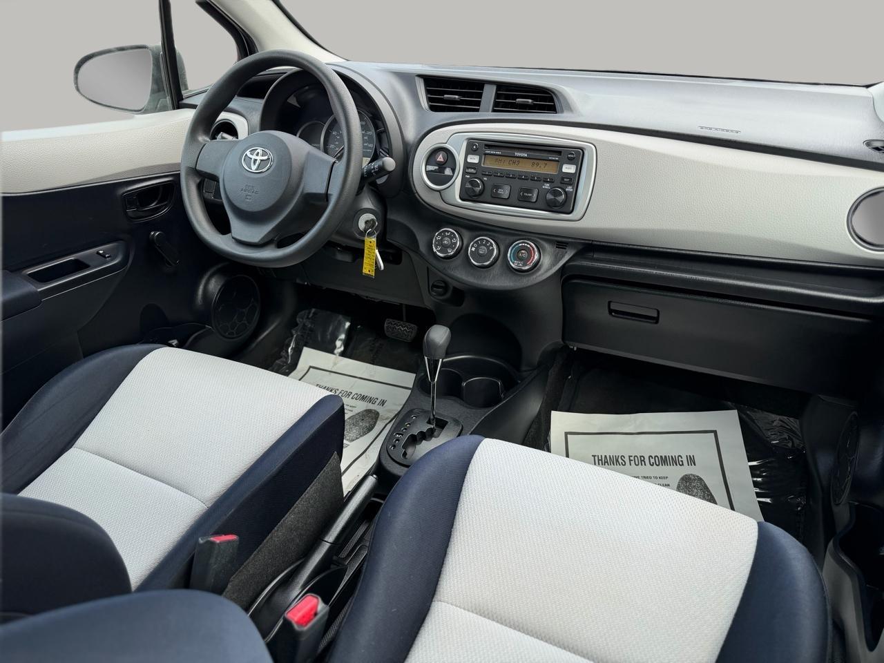 Toyota Yaris Base 4D Hatchback 2012