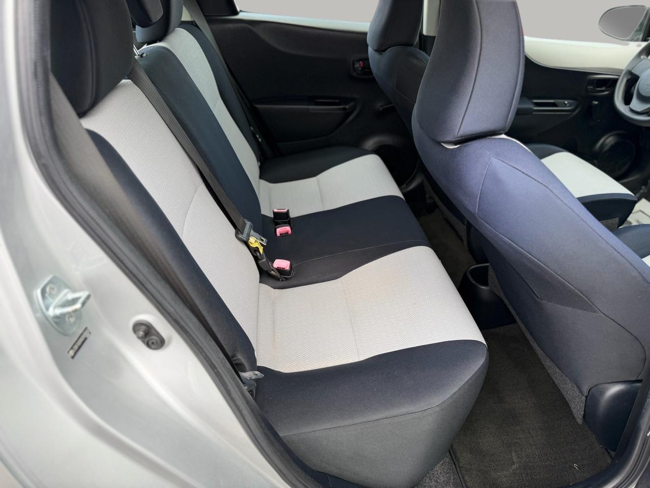 Toyota Yaris Base 4D Hatchback 2012