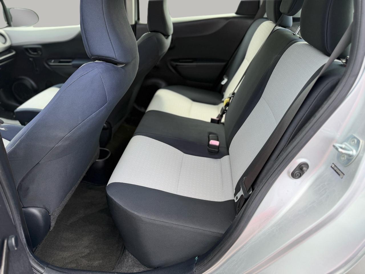 Toyota Yaris Base 4D Hatchback 2012