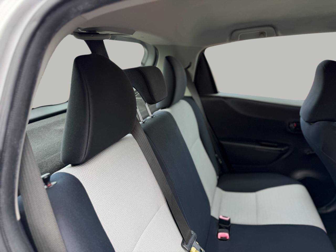 Toyota Yaris Base 4D Hatchback 2012