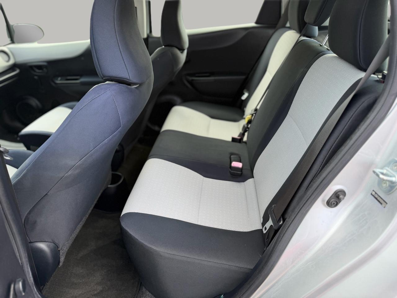 Toyota Yaris Base 4D Hatchback 2012