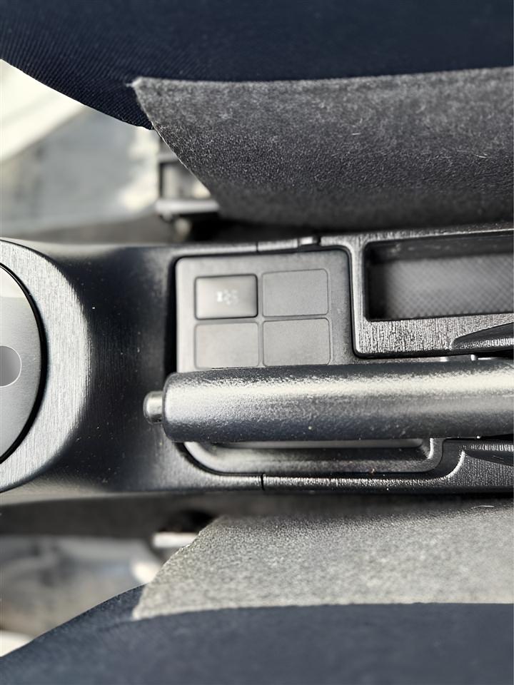 Toyota Yaris Base 4D Hatchback 2012