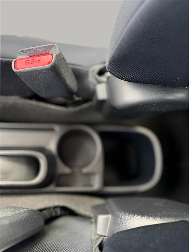 Toyota Yaris Base 4D Hatchback 2012