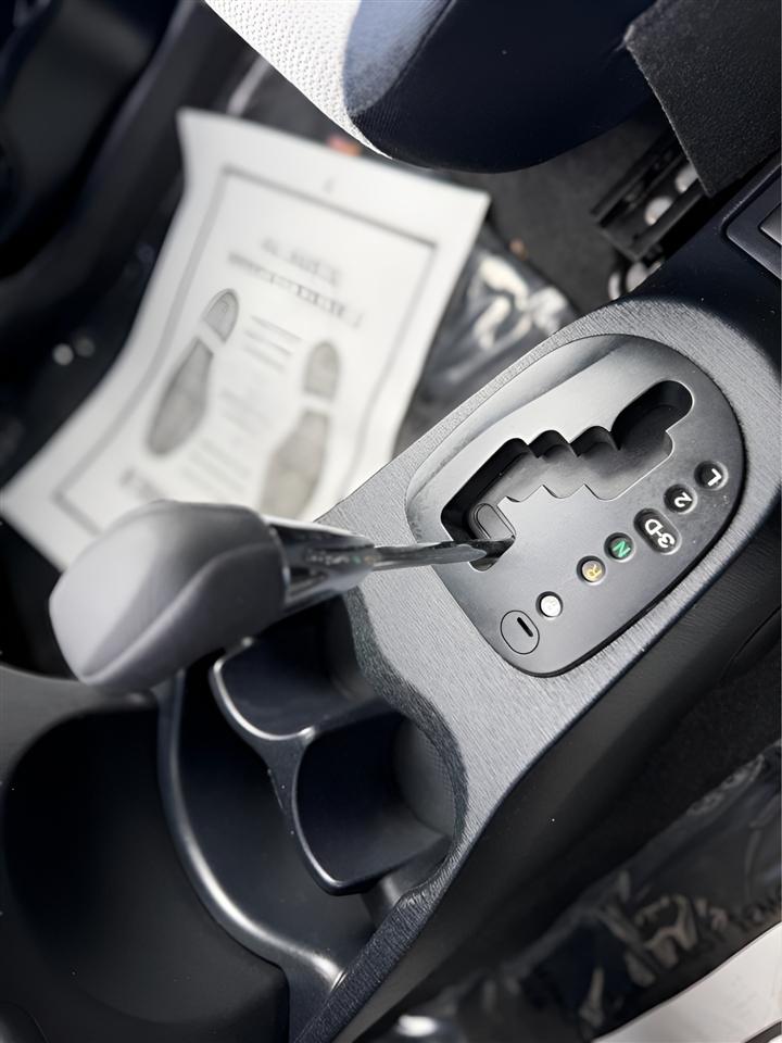 Toyota Yaris Base 4D Hatchback 2012