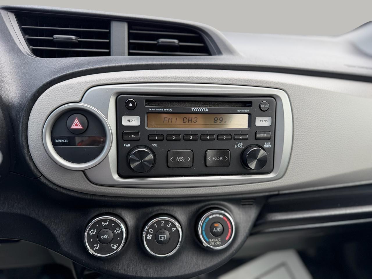 Toyota Yaris Base 4D Hatchback 2012