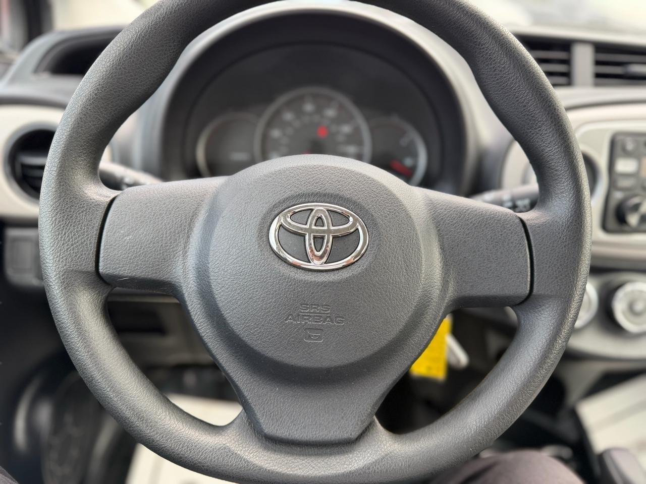 Toyota Yaris Base 4D Hatchback 2012