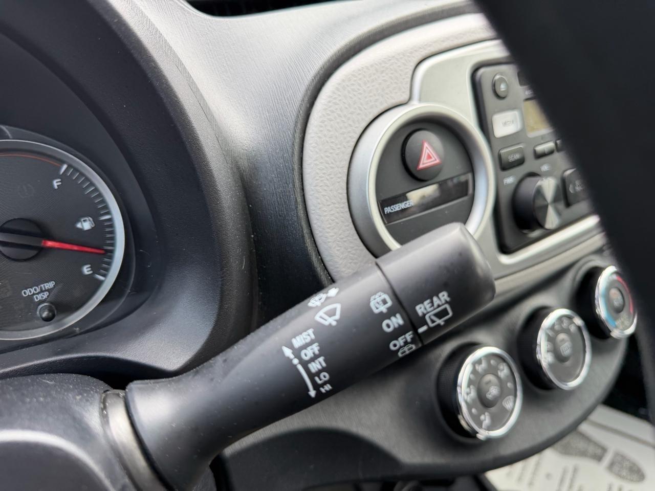 Toyota Yaris Base 4D Hatchback 2012