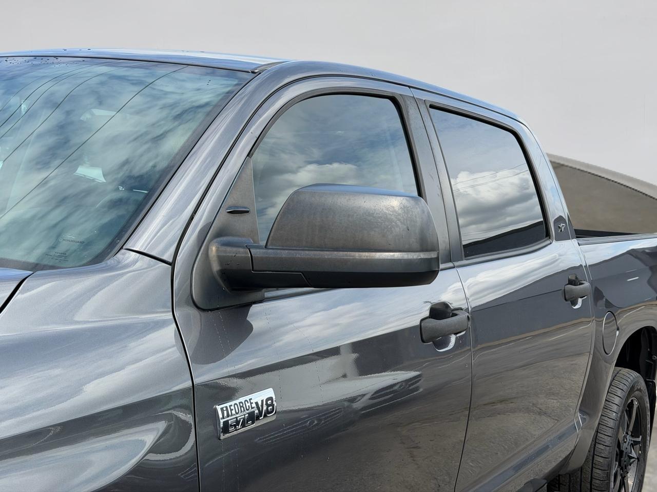 Toyota Tundra SR5 5.7L V8 FFV CrewMax 4WD 2019