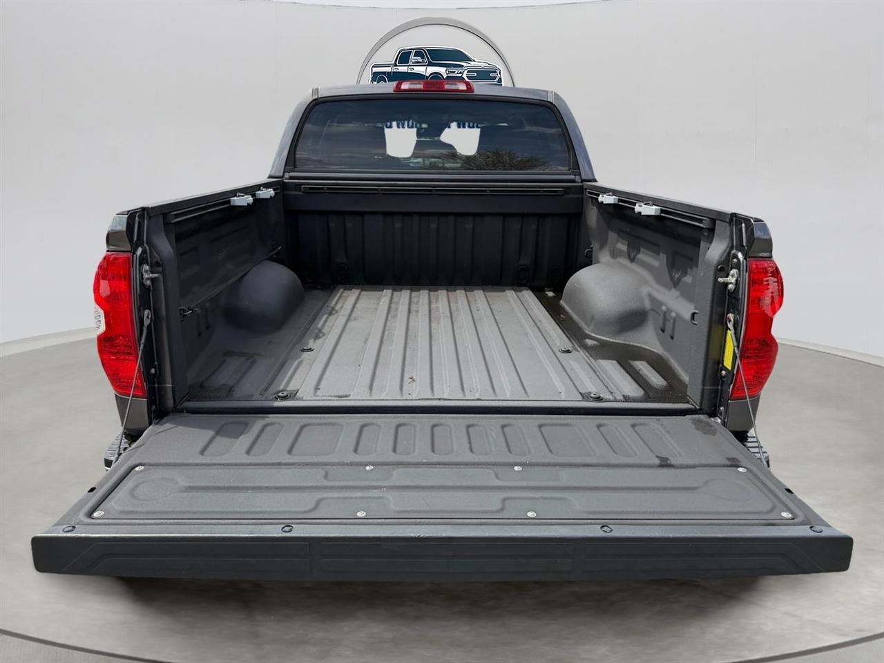 Toyota Tundra SR5 5.7L V8 FFV CrewMax 4WD 2019
