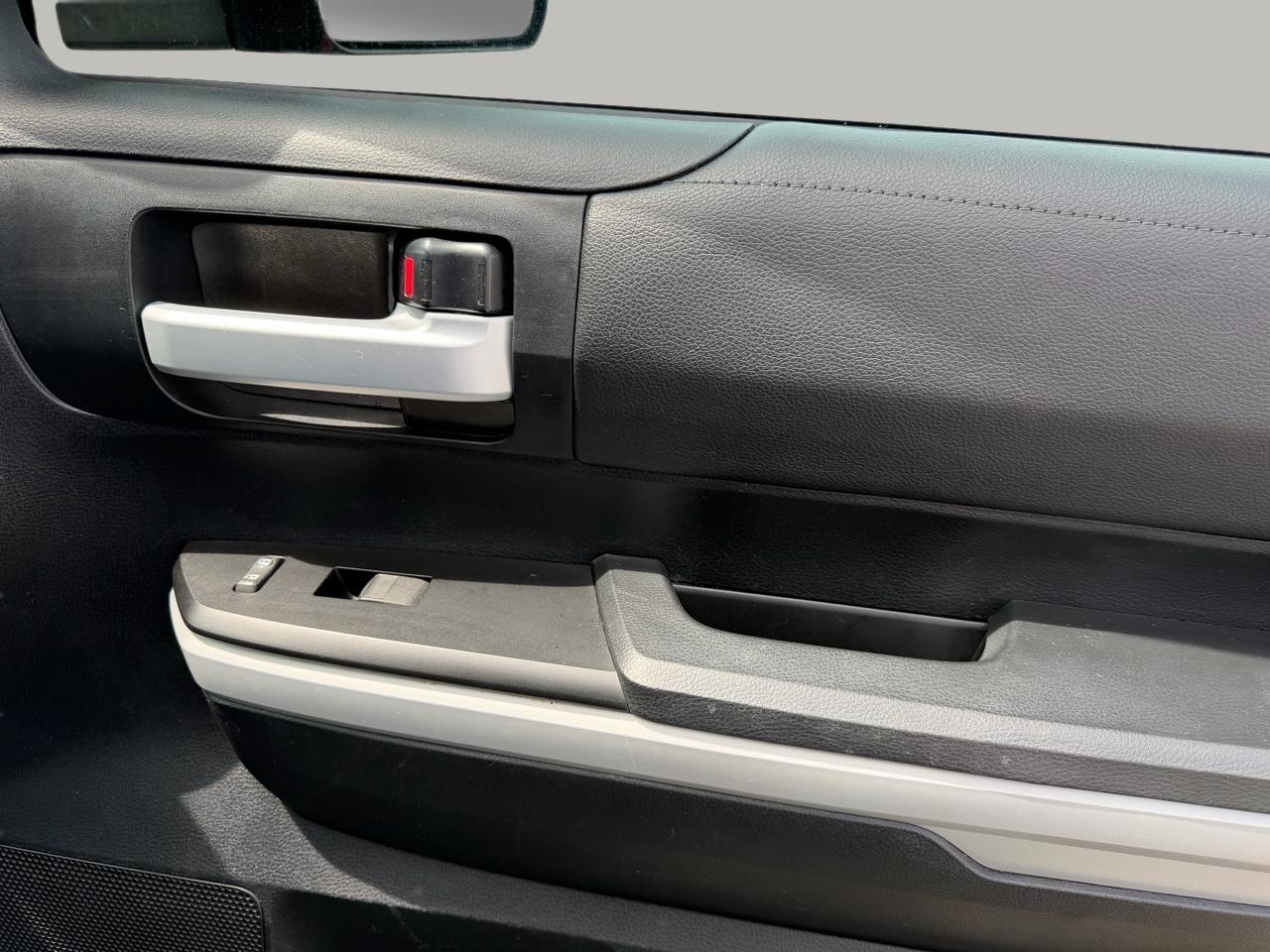 Toyota Tundra SR5 5.7L V8 FFV CrewMax 4WD 2019