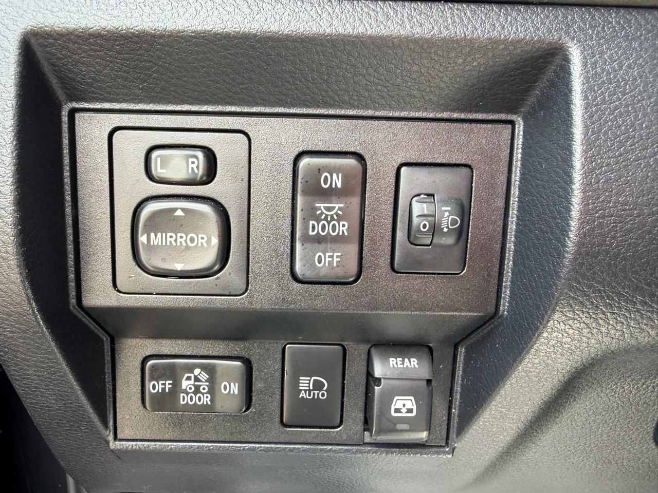 Toyota Tundra SR5 5.7L V8 FFV CrewMax 4WD 2019