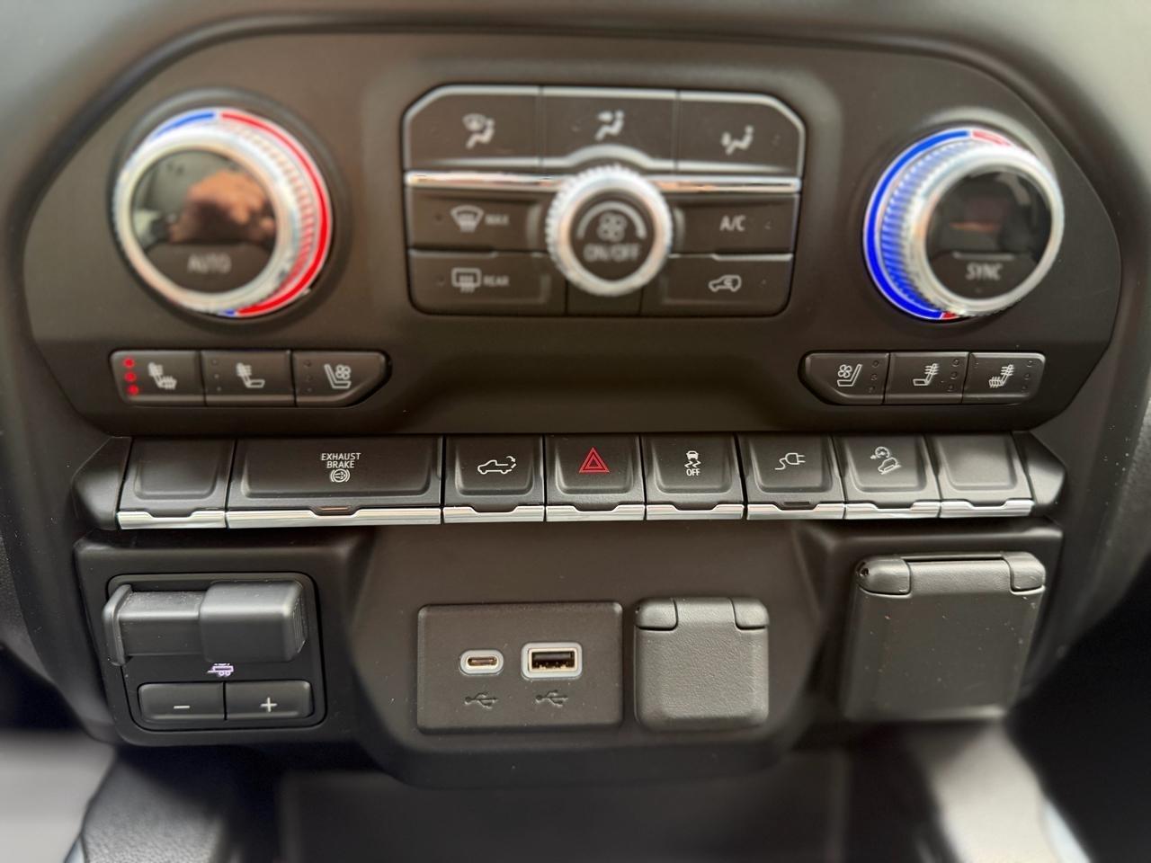 GMC Sierra 2500HD AT4 Crew Cab 4WD 2023