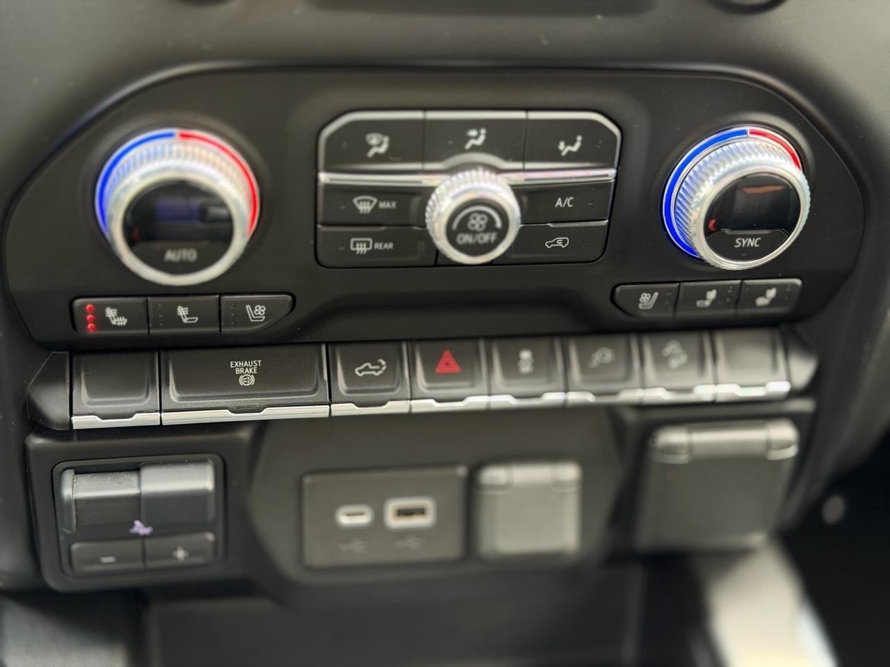 GMC Sierra 2500HD AT4 Crew Cab 4WD 2023