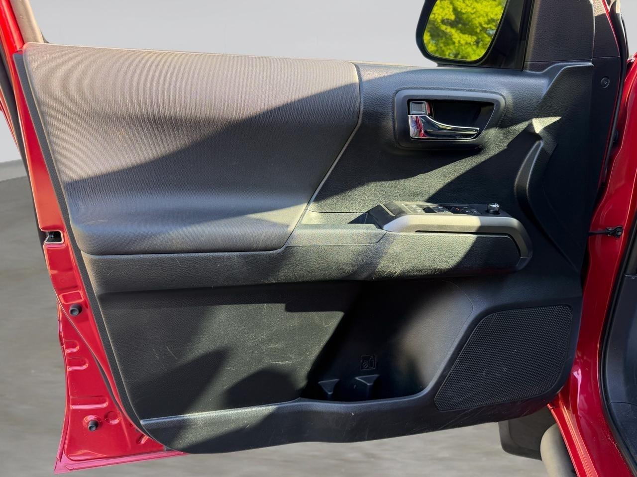 Toyota Tacoma TRD Sport Double Cab 5' Bed V6 4x2 AT (Natl) 2016