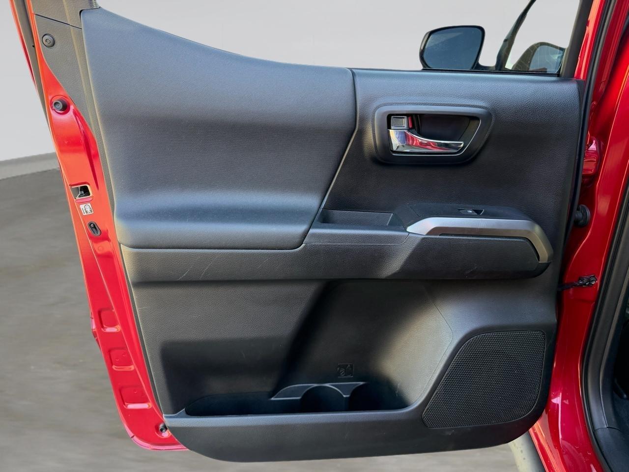 Toyota Tacoma TRD Sport Double Cab 5' Bed V6 4x2 AT (Natl) 2016