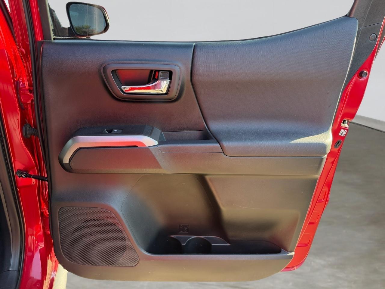 Toyota Tacoma TRD Sport Double Cab 5' Bed V6 4x2 AT (Natl) 2016