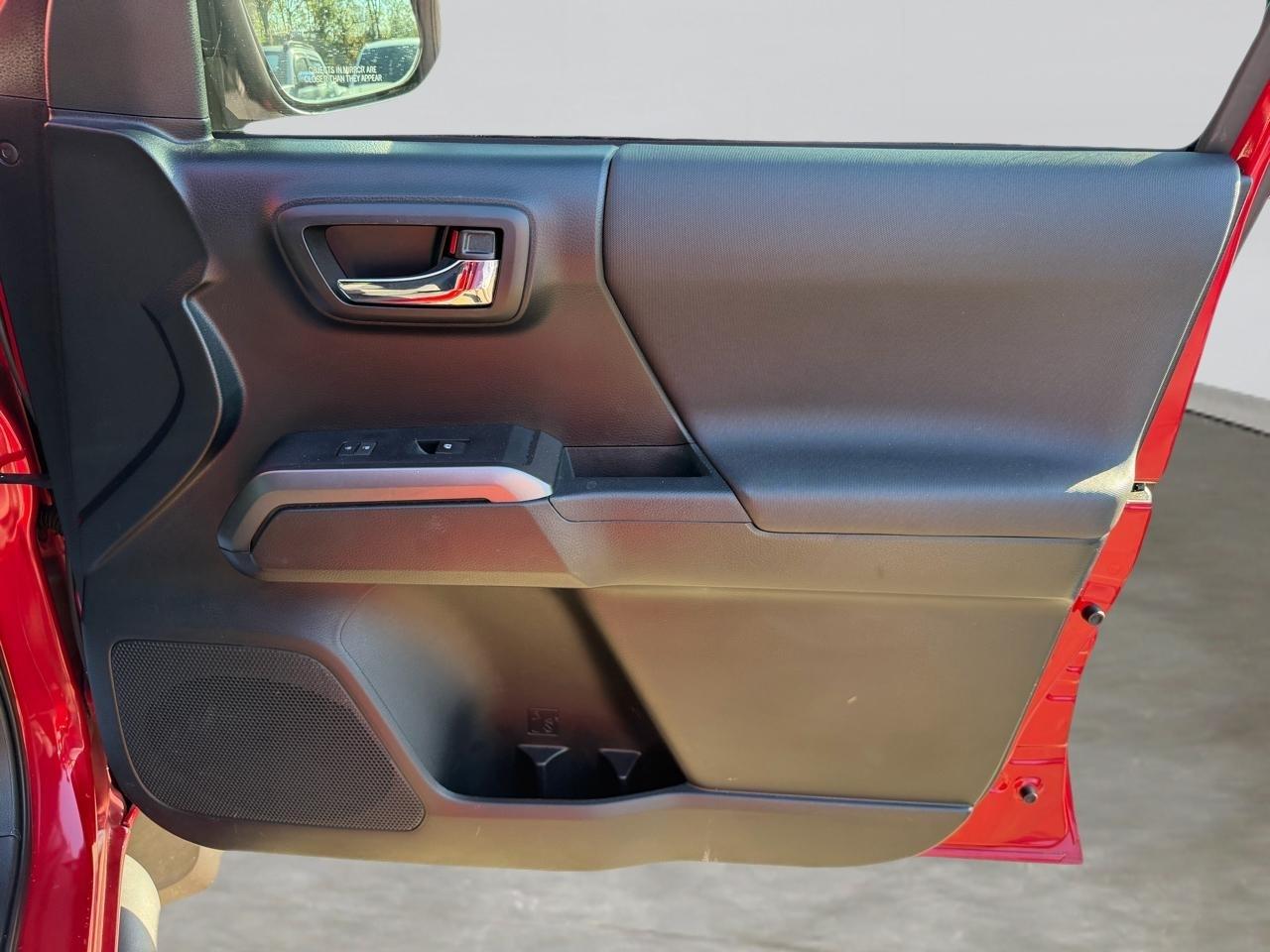 Toyota Tacoma TRD Sport Double Cab 5' Bed V6 4x2 AT (Natl) 2016