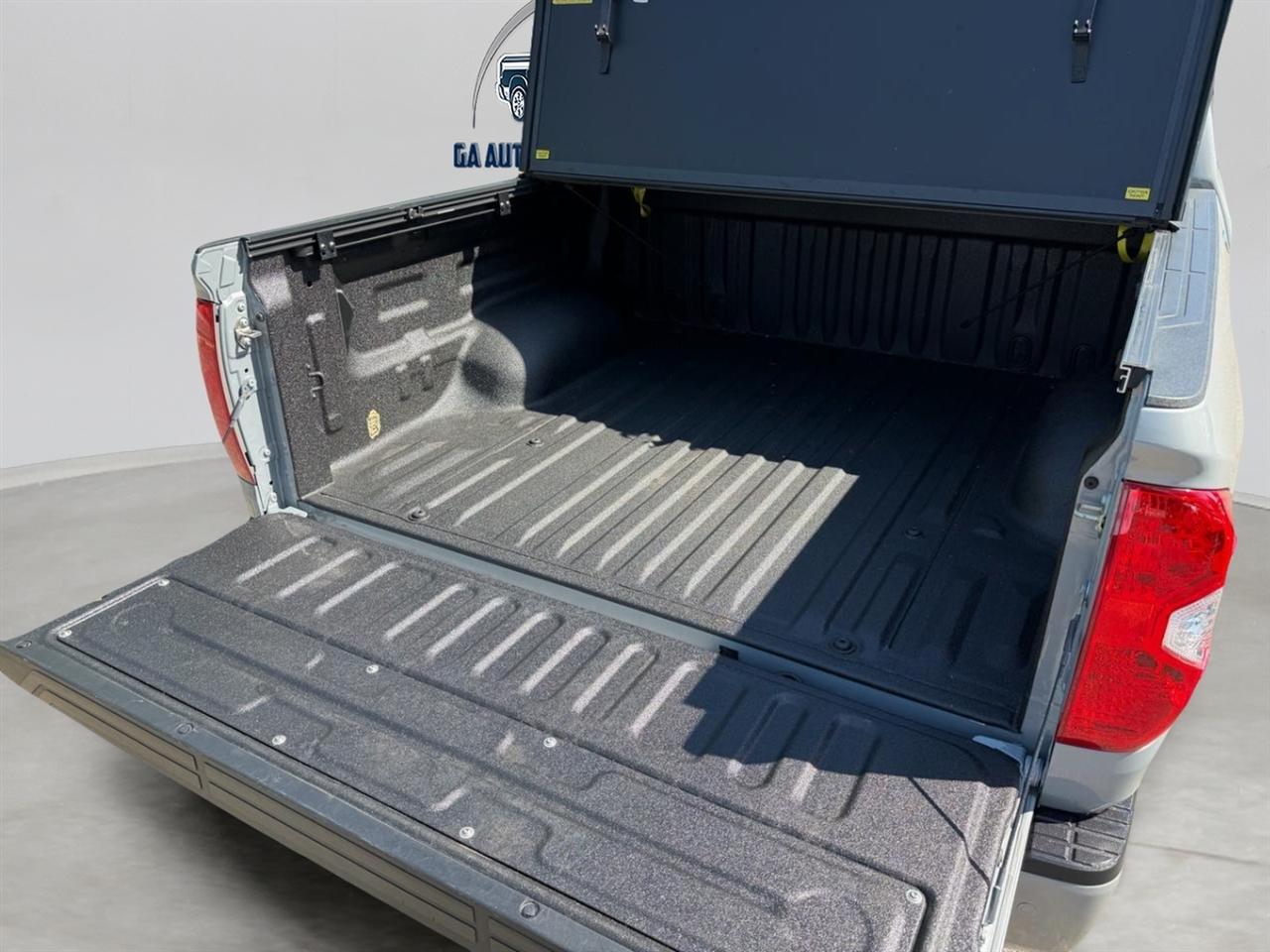 Toyota Tundra Limited 5.7L CrewMax 2WD 2019