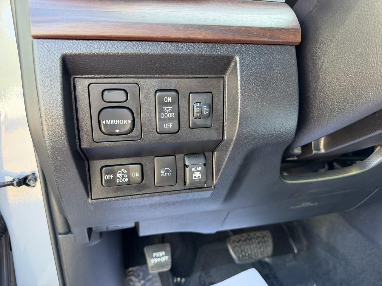 Toyota Tundra Limited 5.7L CrewMax 2WD 2019