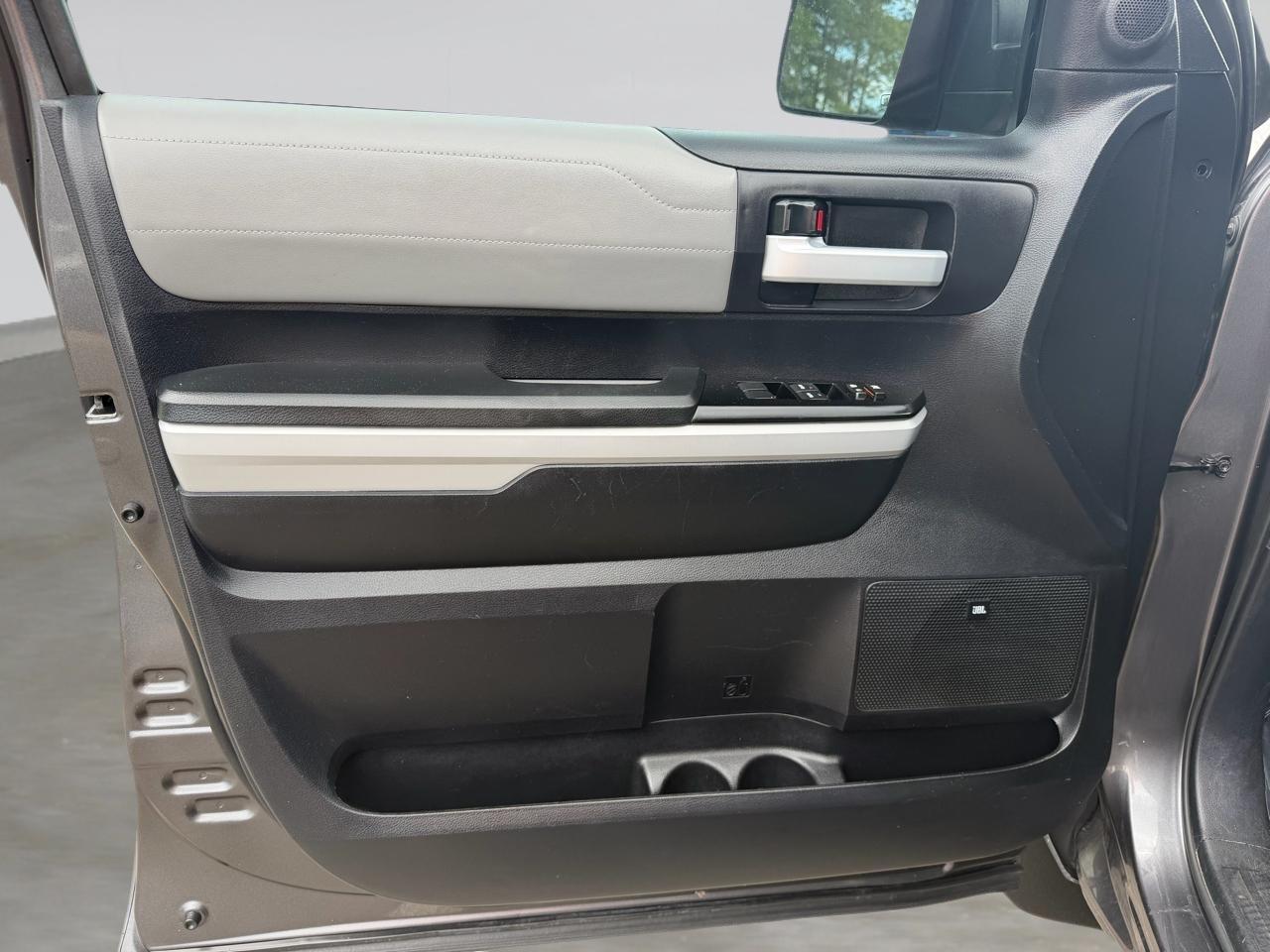 Toyota Tundra Limited 5.7L CrewMax 2WD 2020