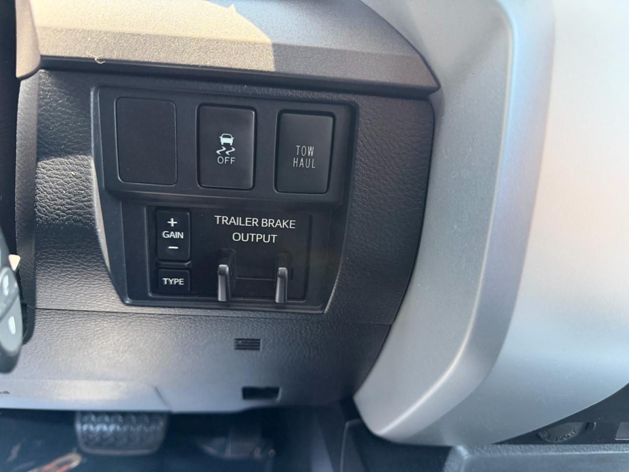 Toyota Tundra SR5 5.7L V8 FFV CrewMax 2WD 2016