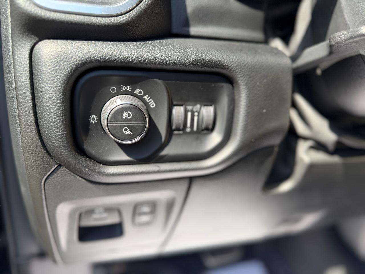 RAM 1500 Laramie Crew Cab SWB 2WD 2019