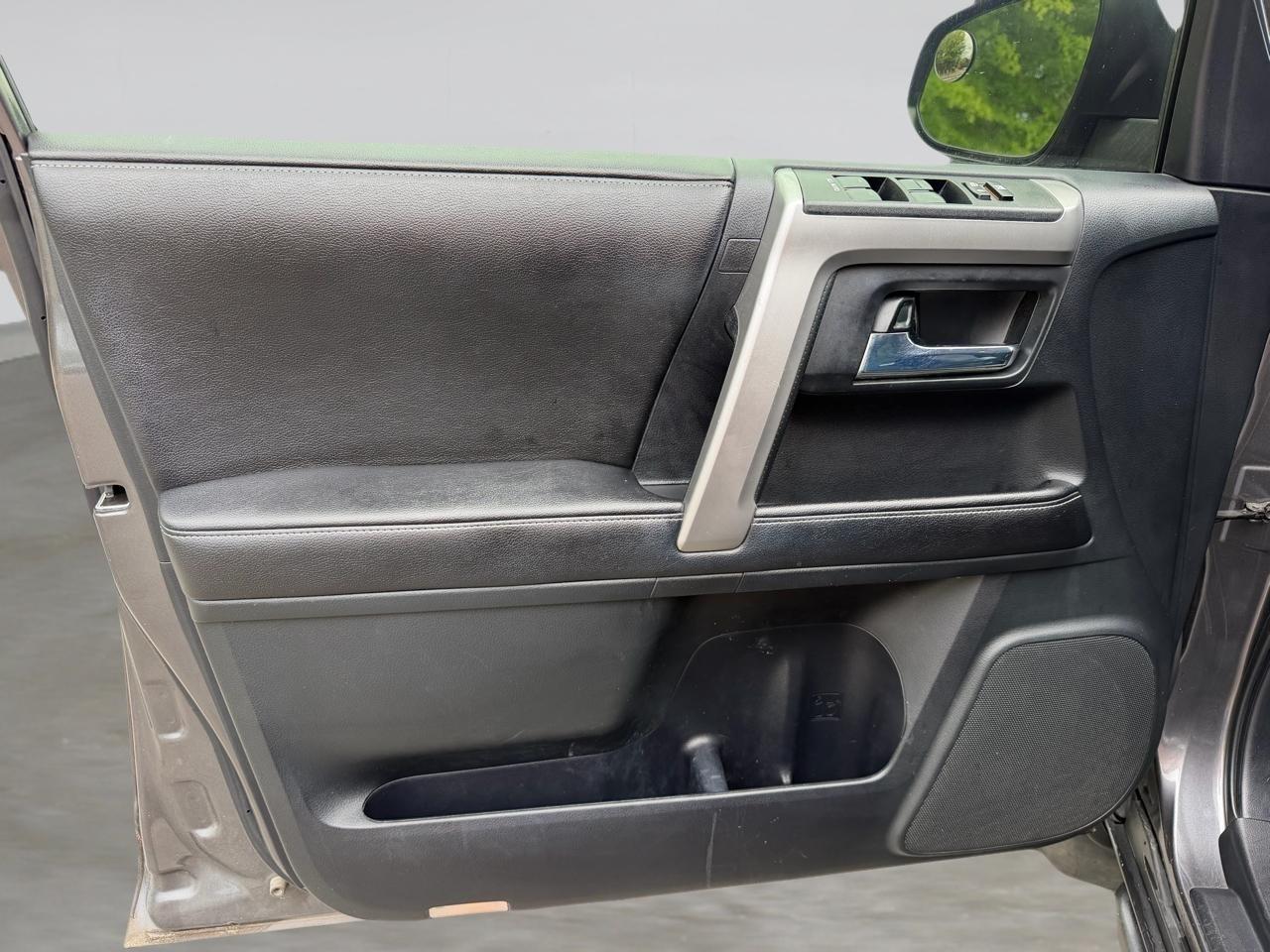 Toyota 4Runner SR5 2WD 2015