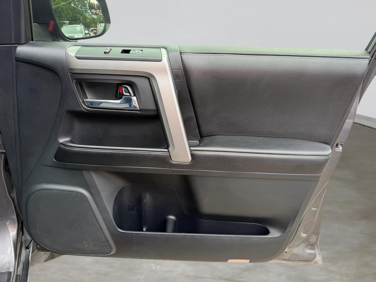Toyota 4Runner SR5 2WD 2015
