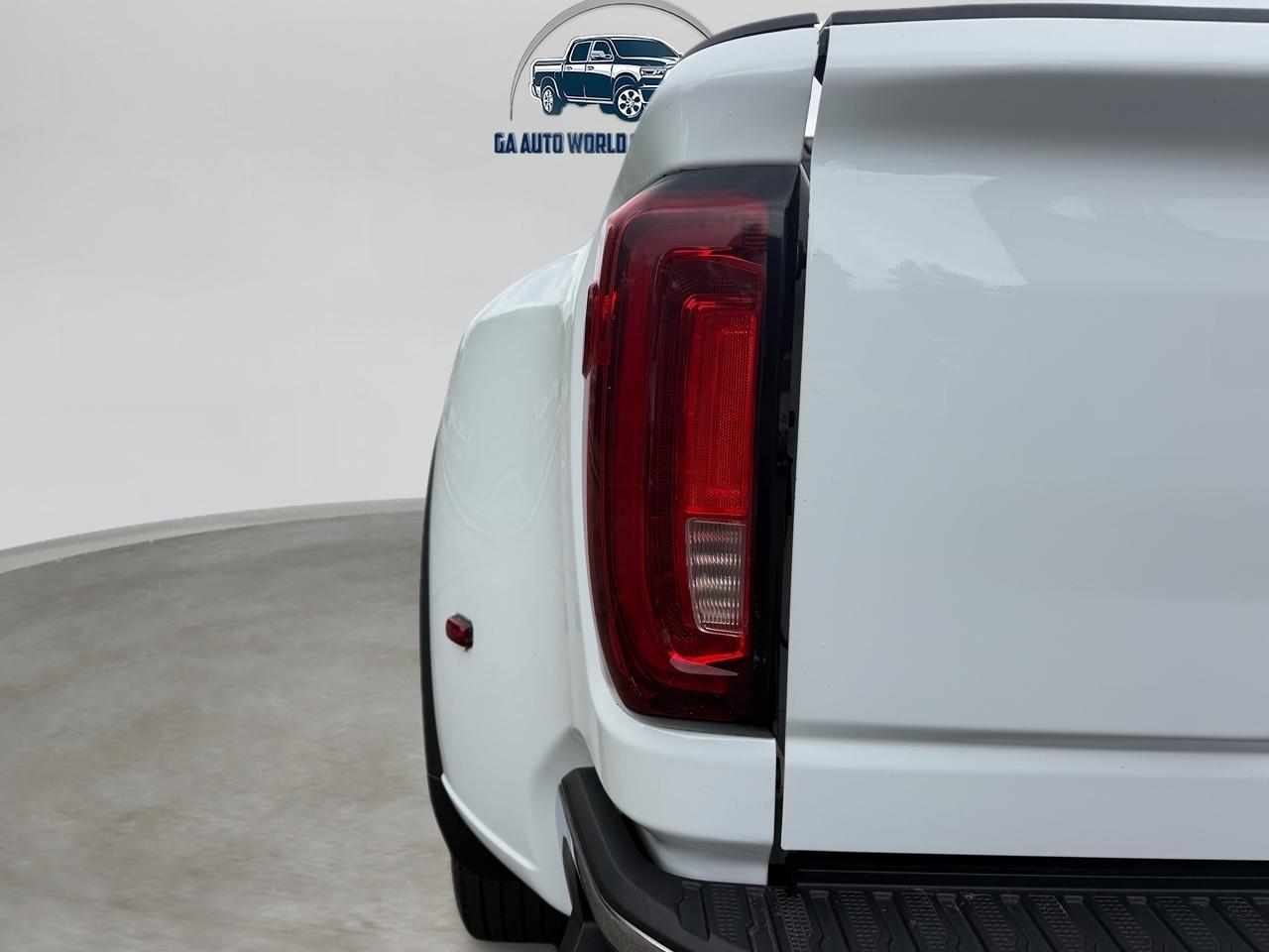 GMC Sierra 3500HD Pro Crew Cab 4WD SB 2023