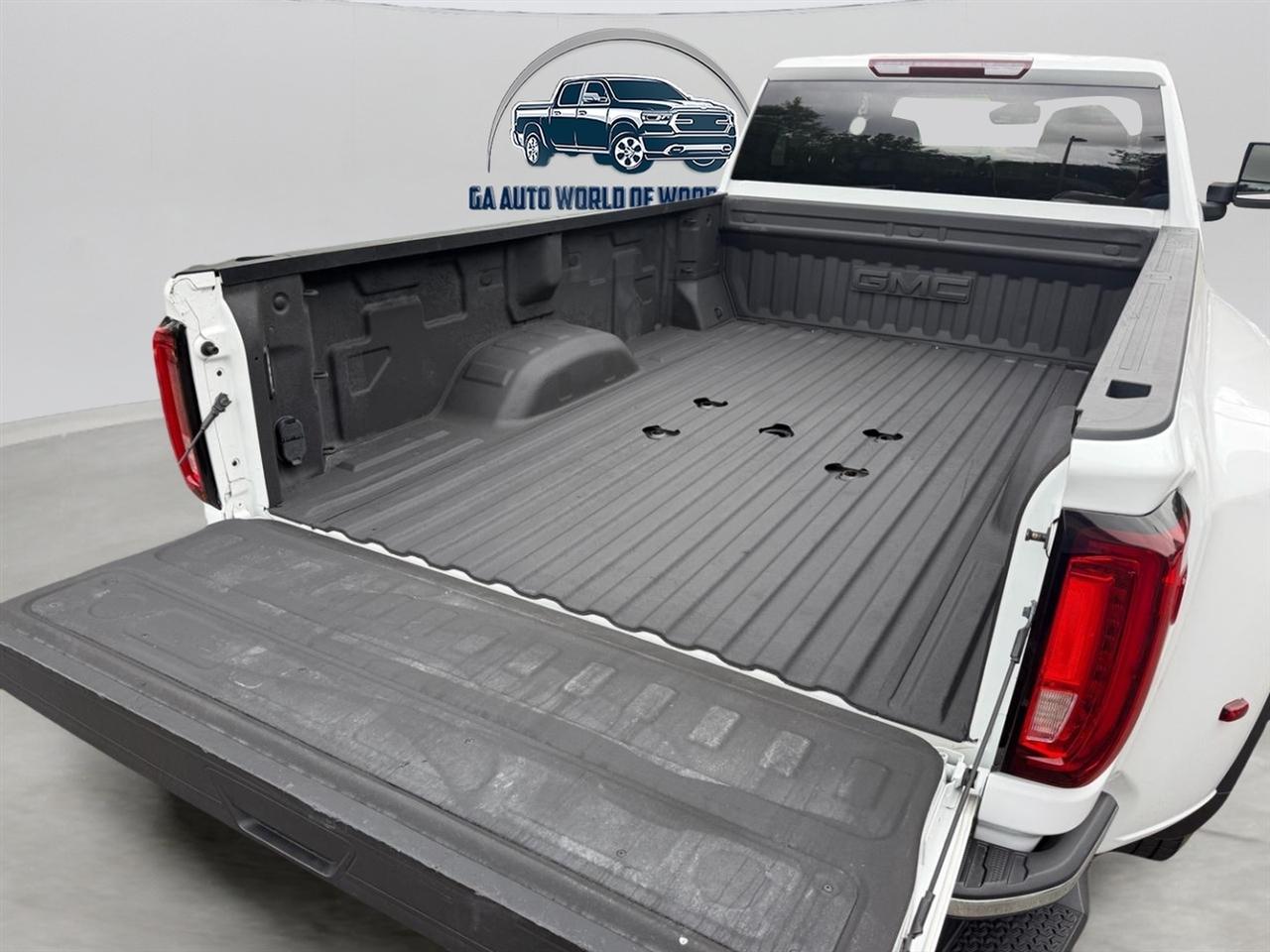 GMC Sierra 3500HD Pro Crew Cab 4WD SB 2023
