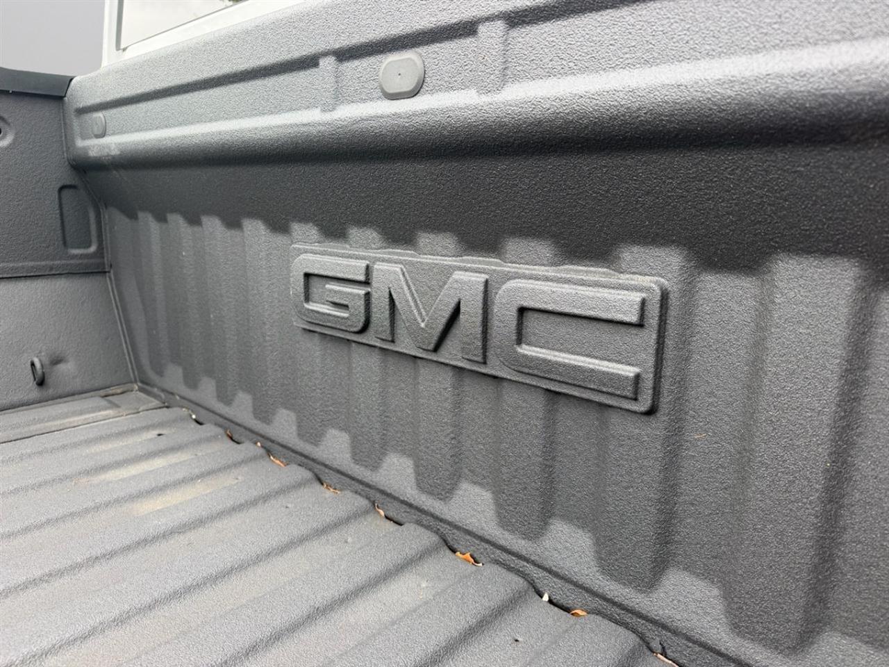 GMC Sierra 3500HD Pro Crew Cab 4WD SB 2023