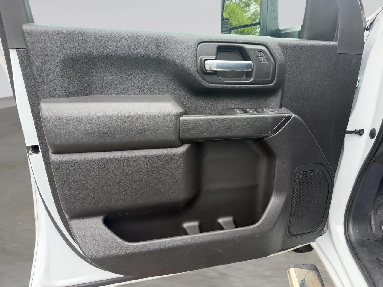 GMC Sierra 3500HD Pro Crew Cab 4WD SB 2023