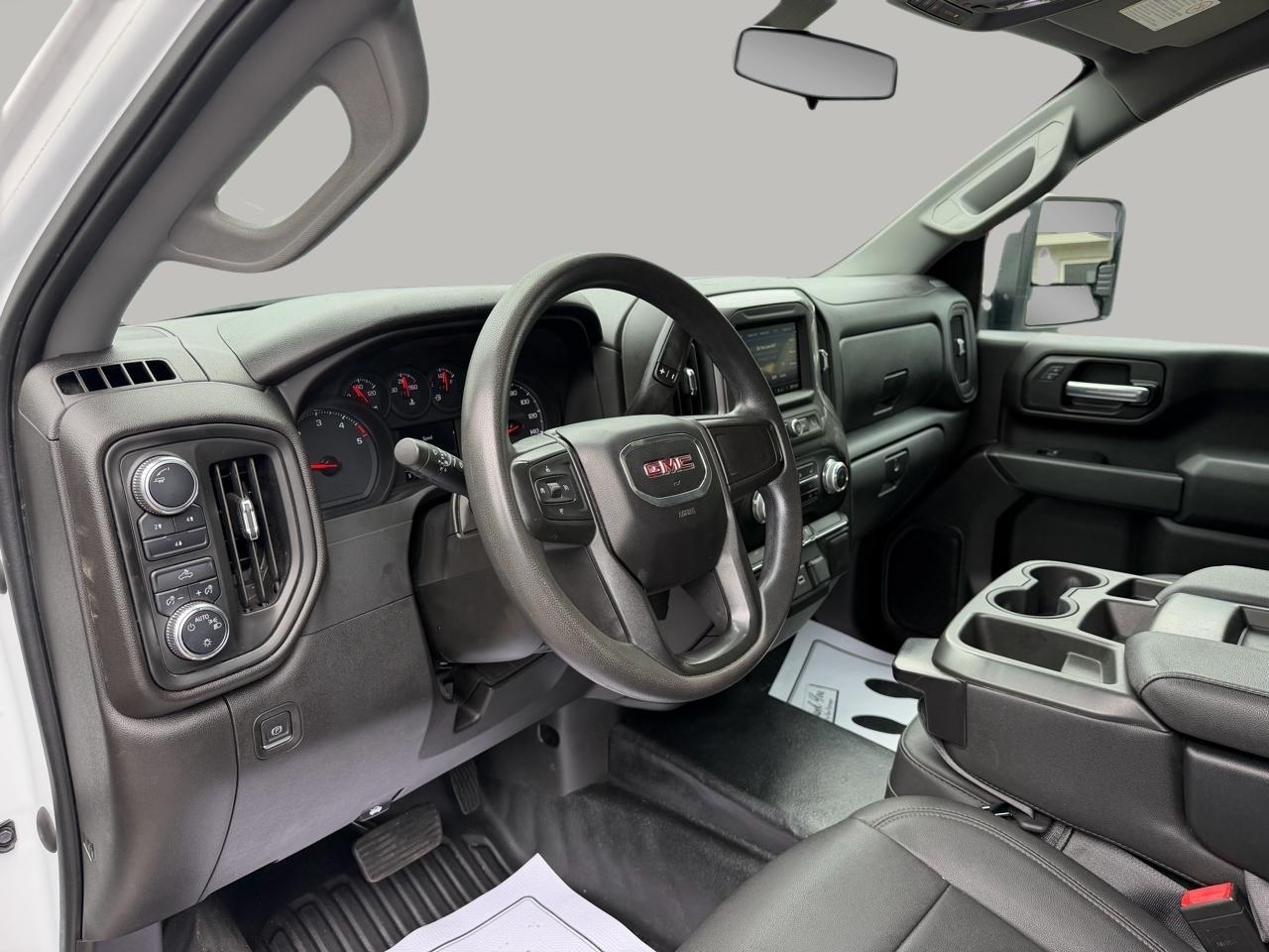 GMC Sierra 3500HD Pro Crew Cab 4WD SB 2023