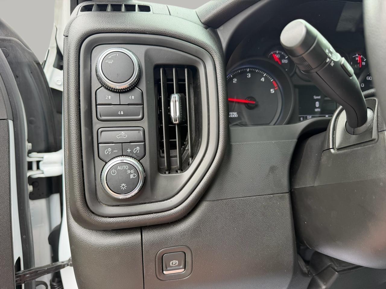 GMC Sierra 3500HD Pro Crew Cab 4WD SB 2023