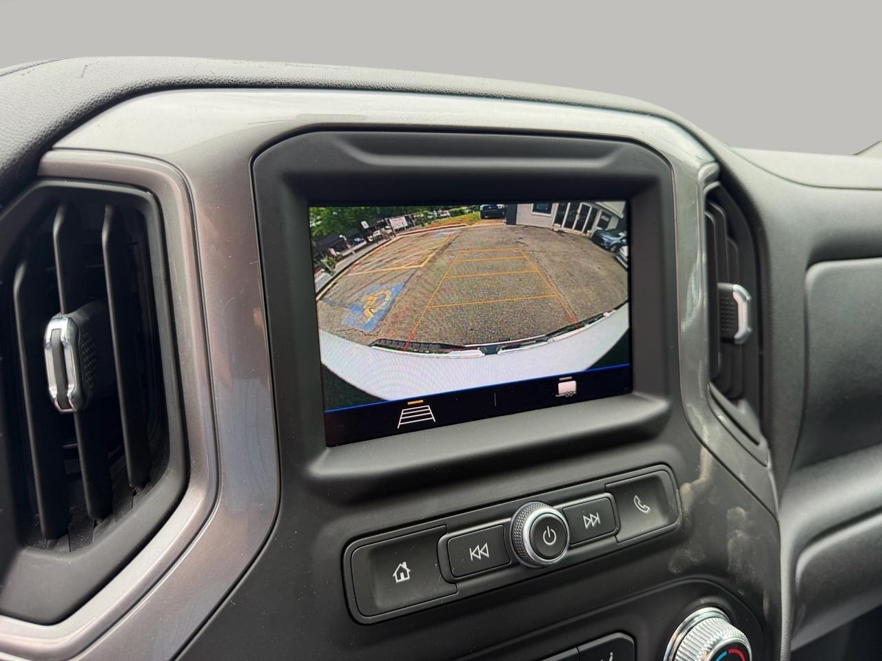 GMC Sierra 3500HD Pro Crew Cab 4WD SB 2023