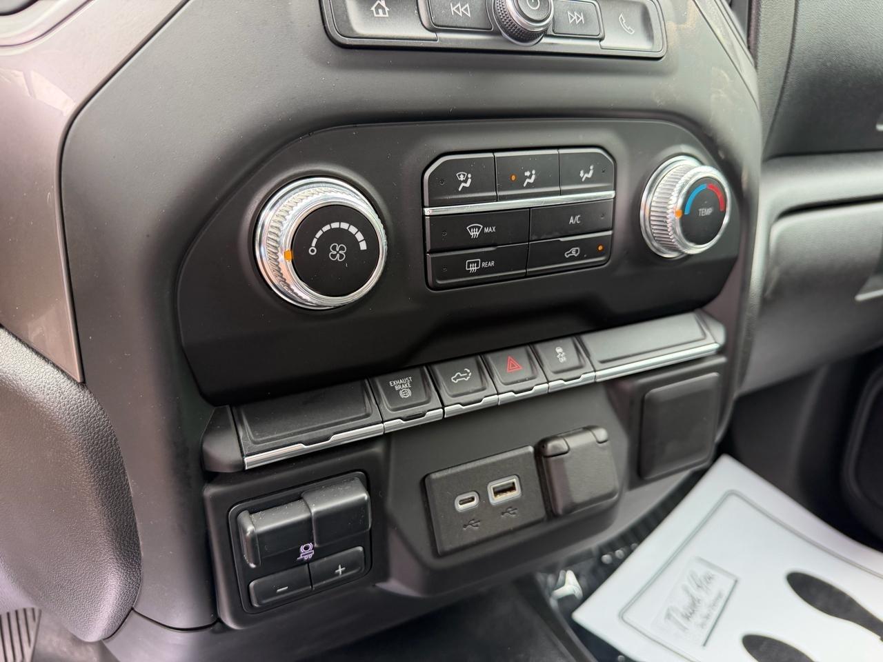 GMC Sierra 3500HD Pro Crew Cab 4WD SB 2023
