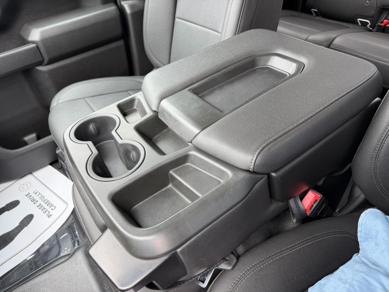 GMC Sierra 3500HD Pro Crew Cab 4WD SB 2023