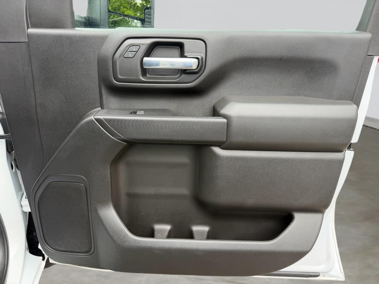 GMC Sierra 3500HD Pro Crew Cab 4WD SB 2023