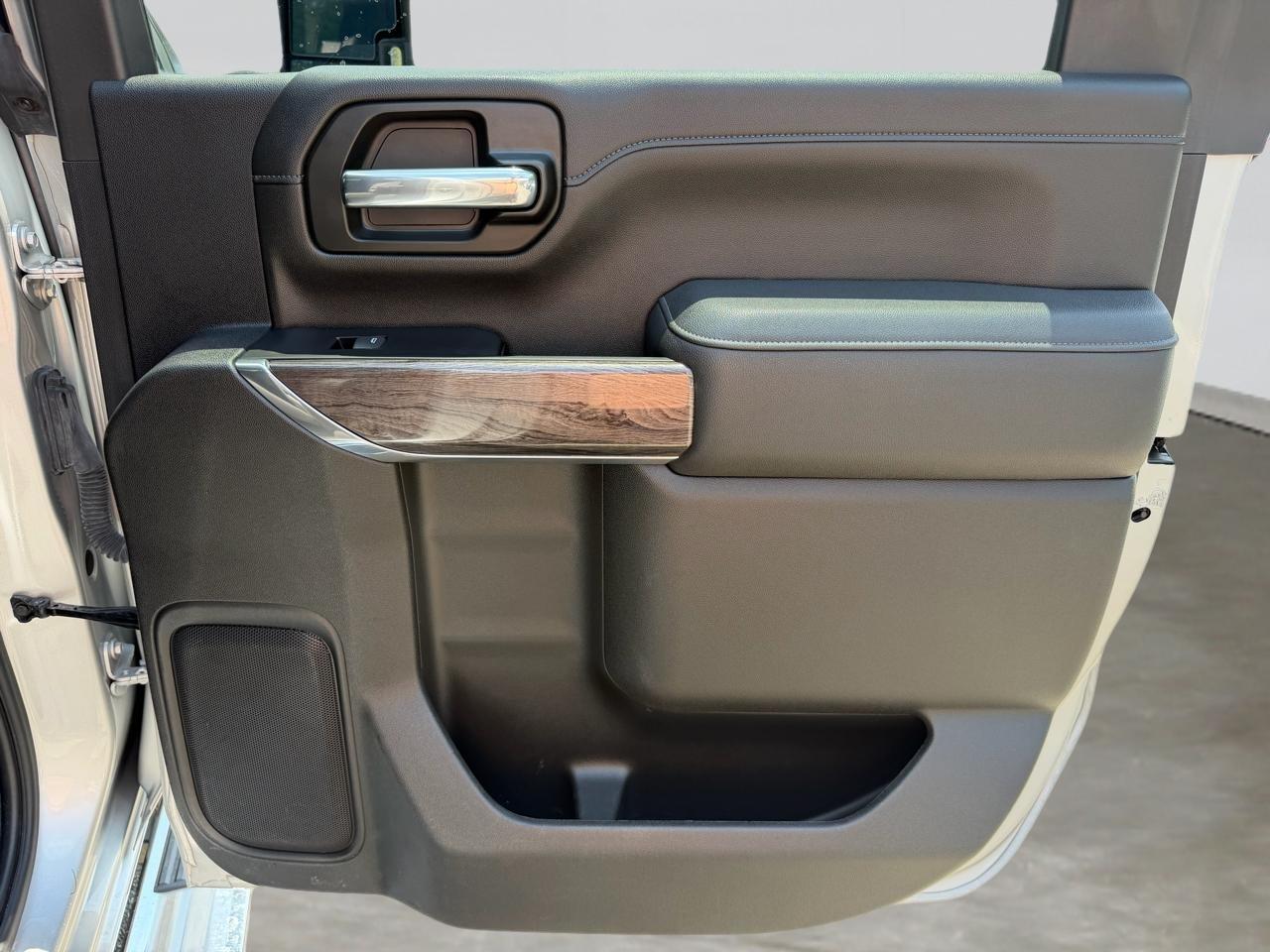 Chevrolet Silverado 3500HD LTZ Crew Cab 4WD 2023