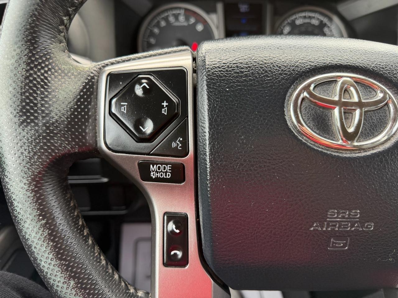 Toyota Tacoma 2WD Double Cab LB V6 AT SR5 (Natl) 2017