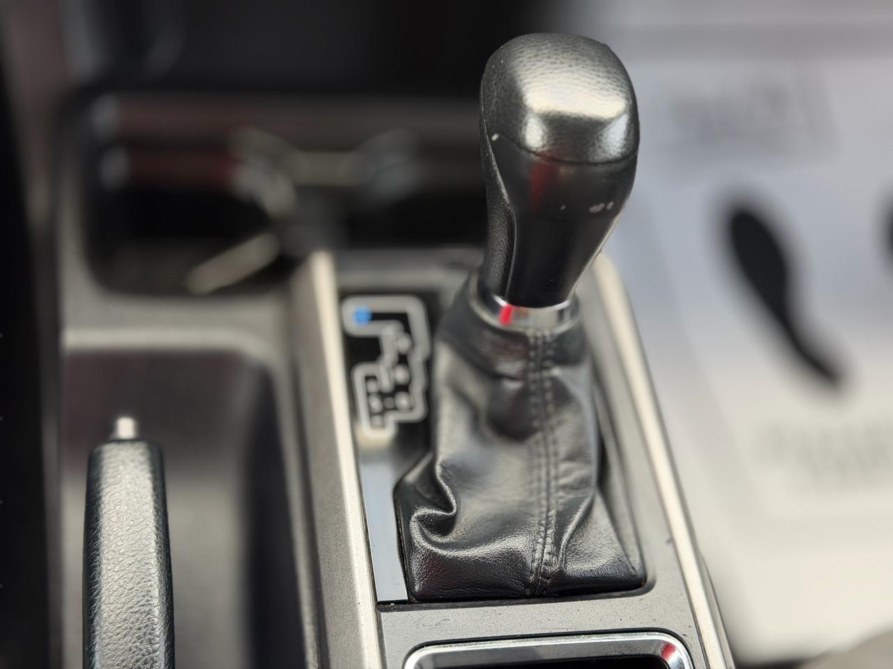 Toyota Tacoma 2WD Double Cab LB V6 AT SR5 (Natl) 2017