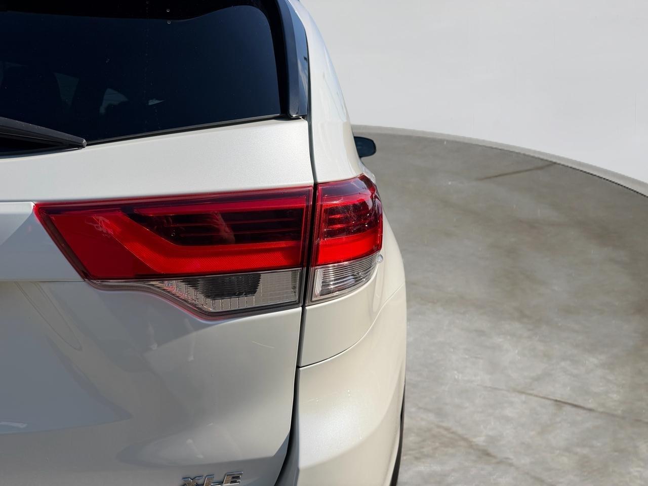 Toyota Highlander XLE FWD V6 2017