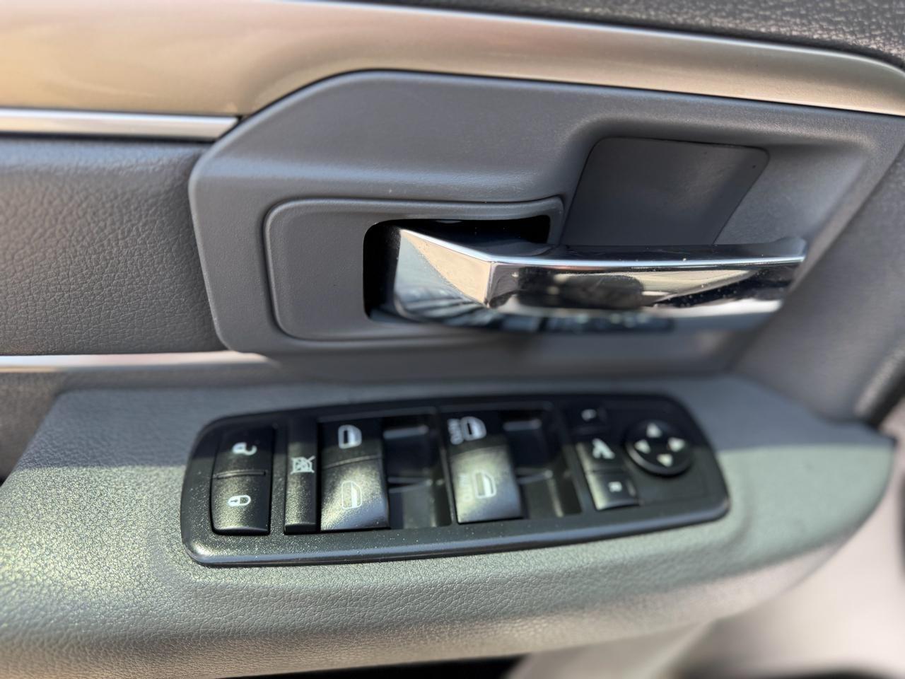 RAM 1500 Big Horn Crew Cab 4WD 2018