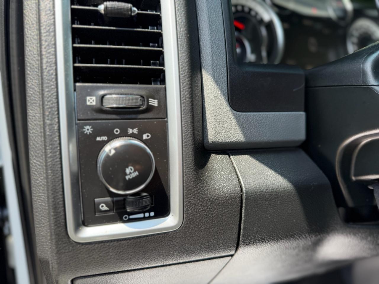 RAM 1500 Big Horn Crew Cab 4WD 2018