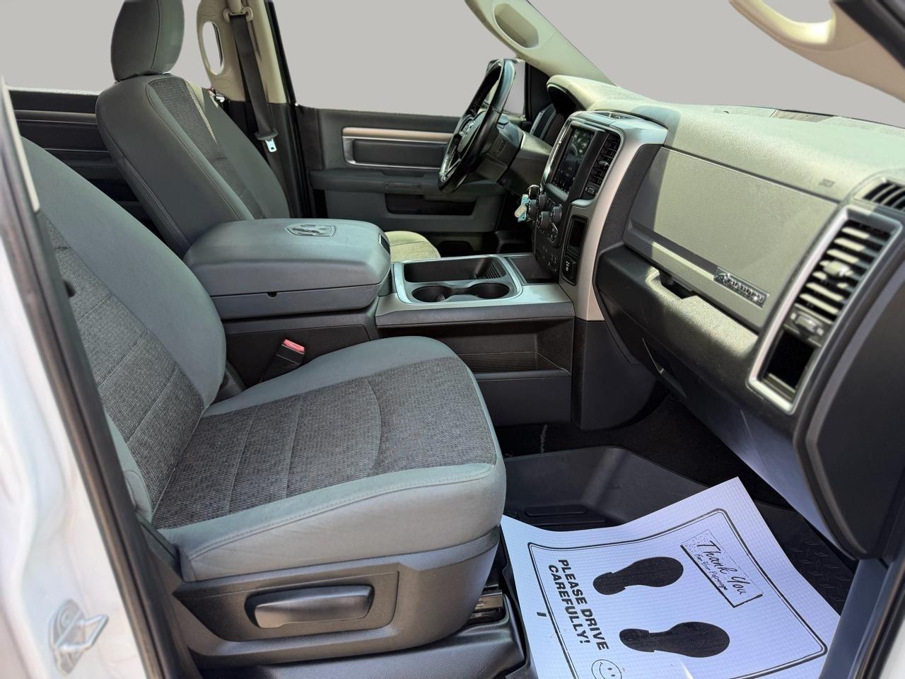RAM 1500 Big Horn Crew Cab 4WD 2018
